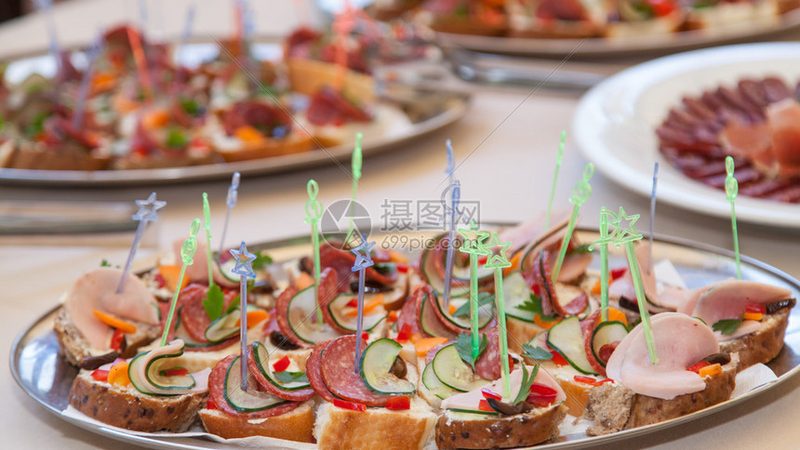 如何解读食材配送车车厢容积参数**